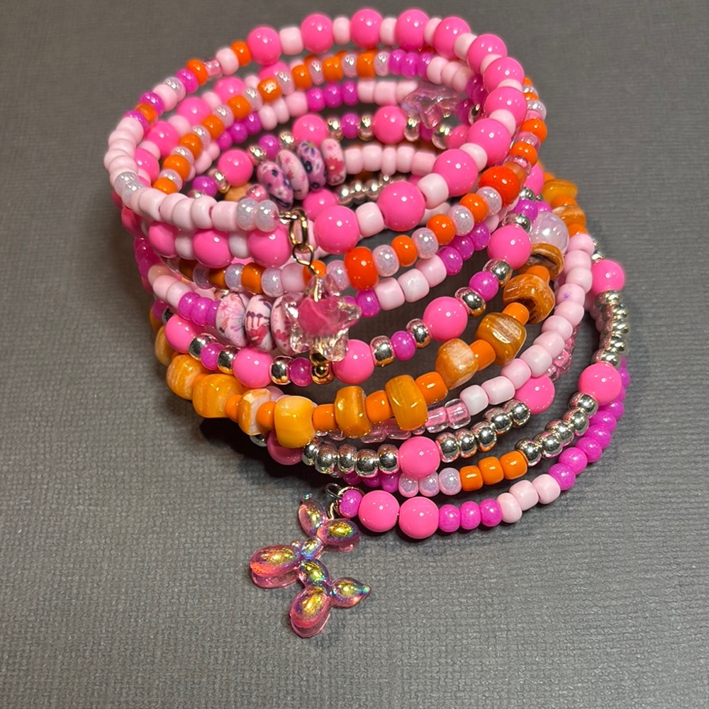 🌸Pink and Orange Memory wire bracelet🌸
     Barbie Inspired